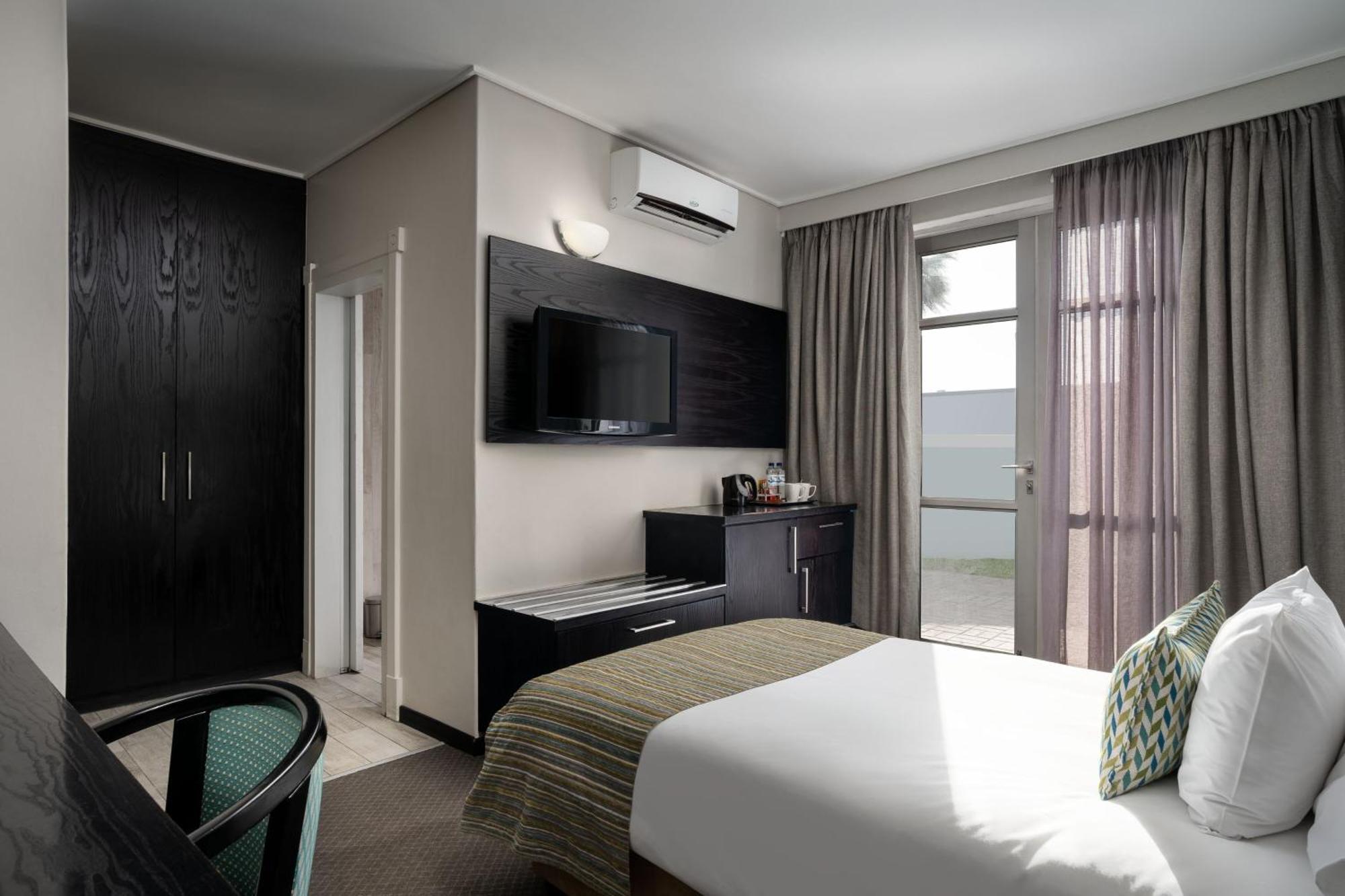 Protea Hotel By Marriott Walvis Bay Indongo Экстерьер фото