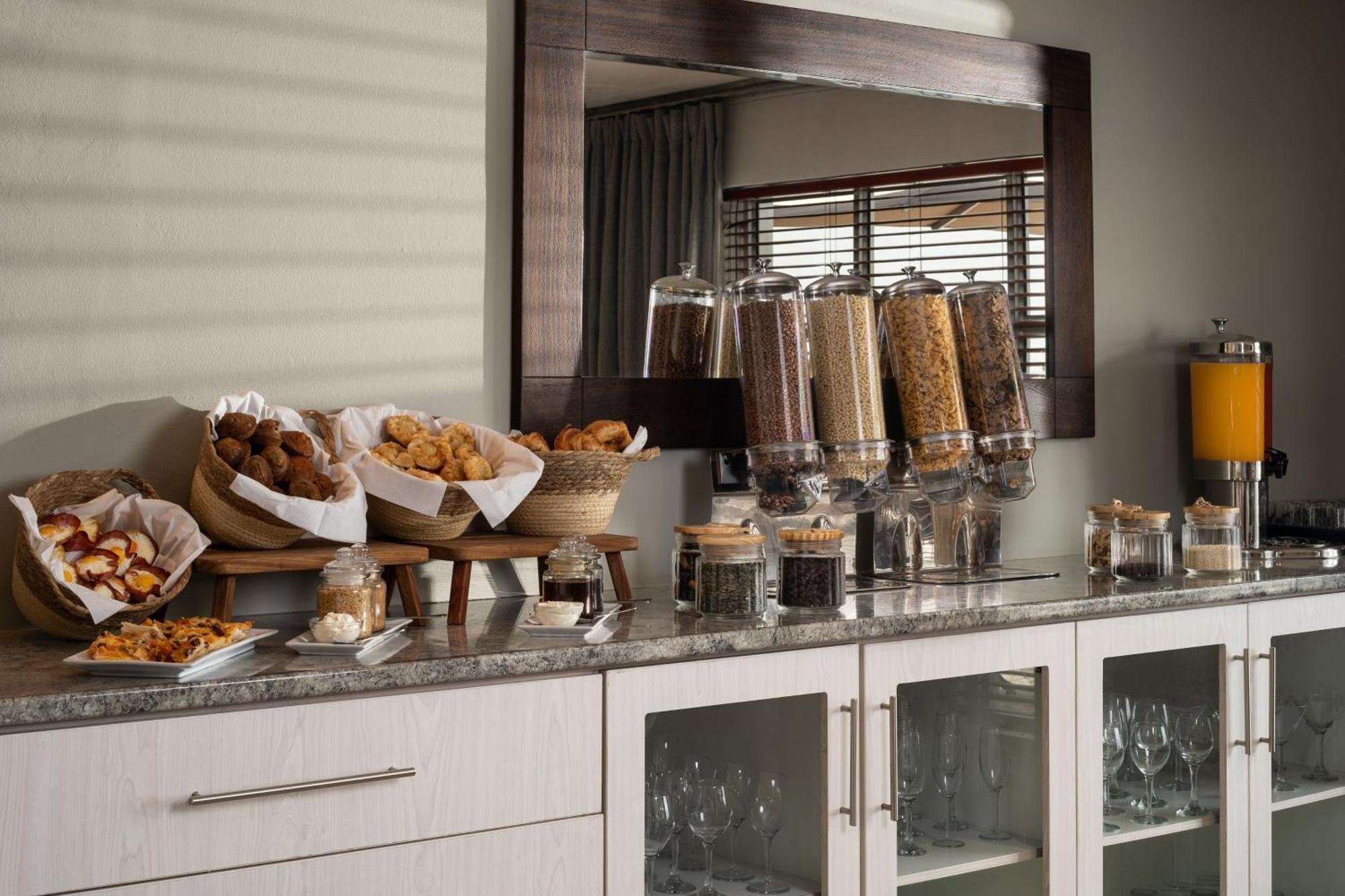 Protea Hotel By Marriott Walvis Bay Indongo Экстерьер фото
